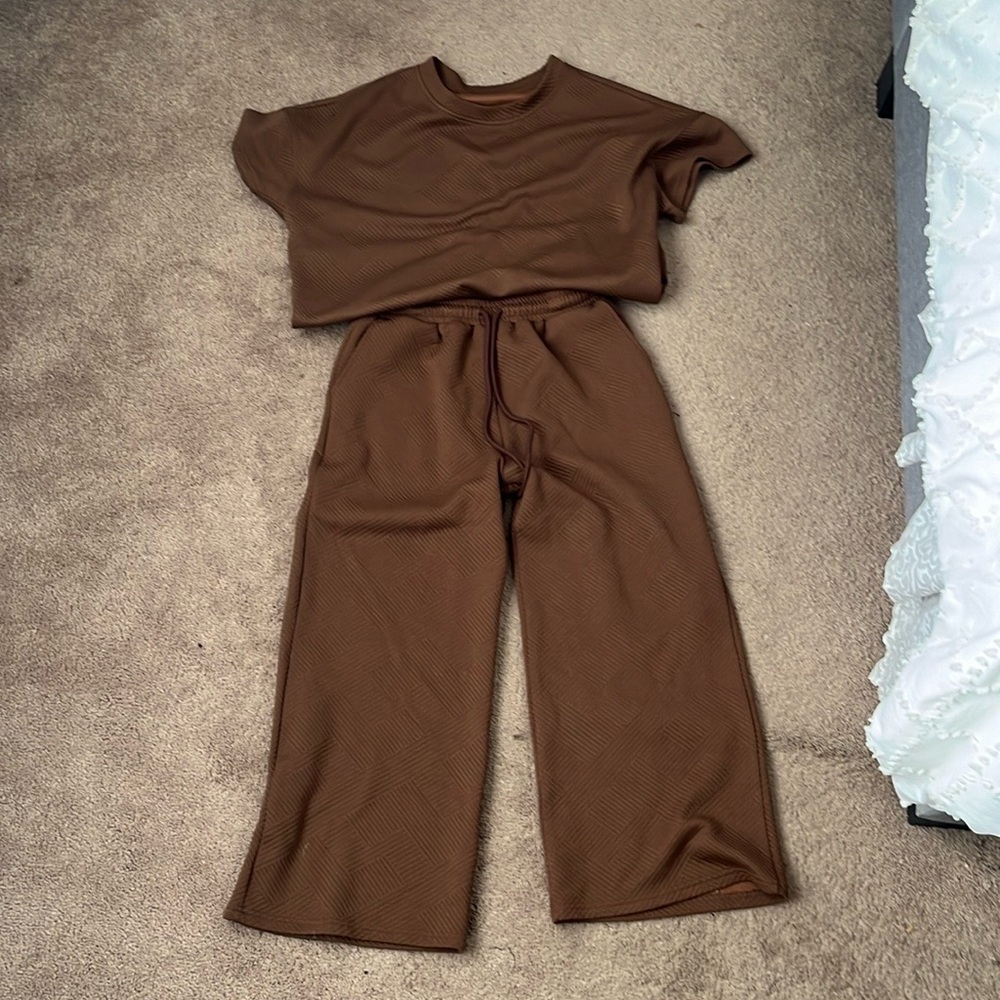 NWOT 2 pc pant set size medium